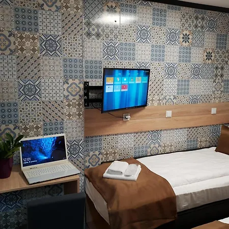 Aparthotel Family 4*