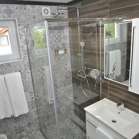 Aparthotel Family 4*