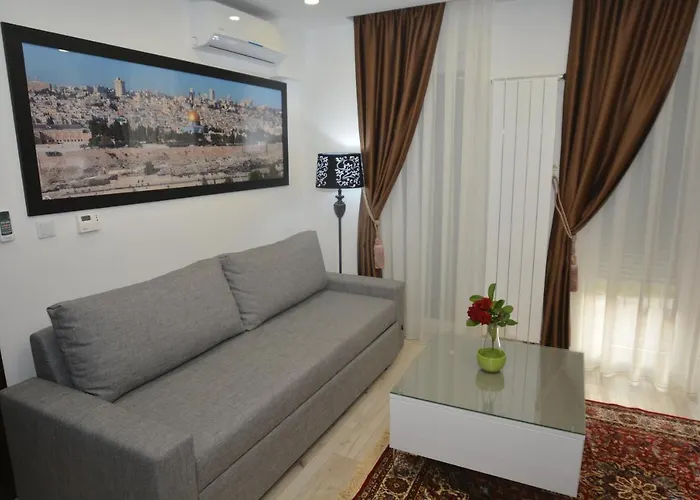 Aparthotel Family 4*